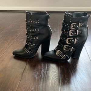 Steve Madden Comet buckle booties